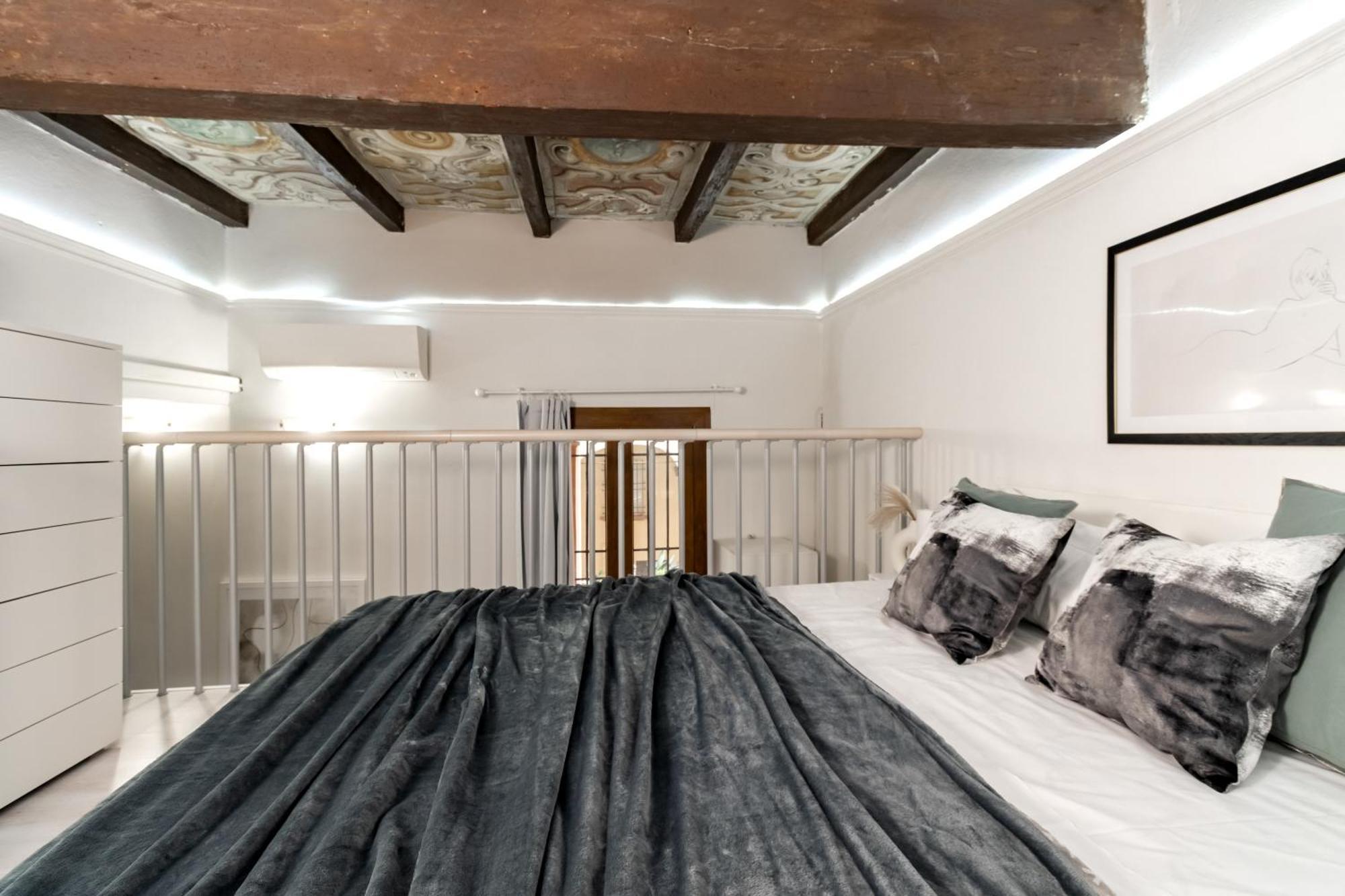 Апартаменты Charming Frescoed Loft Болонья Экстерьер фото